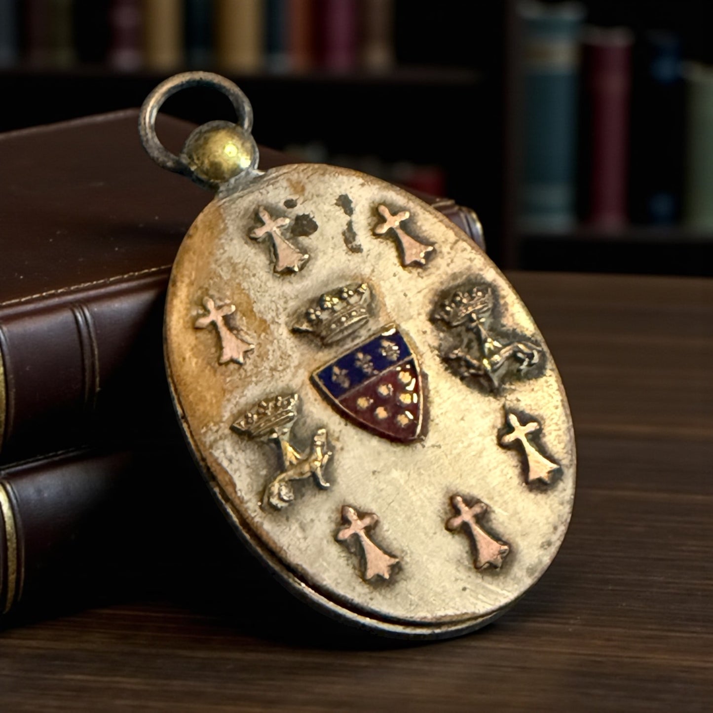 Gioiello antico anni ‘30, pendente con specchio a scorrimento nobiliare Bretone