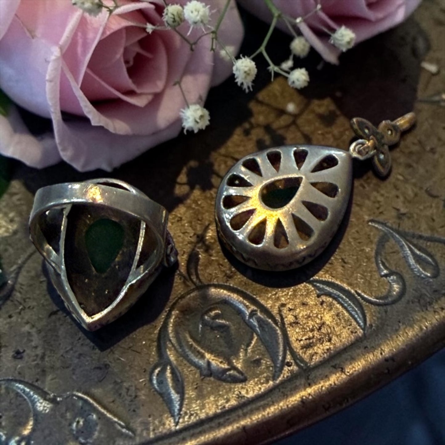 Set gioielli anello e pendente coordinati, fattura turco-ottomana, argento e ottone