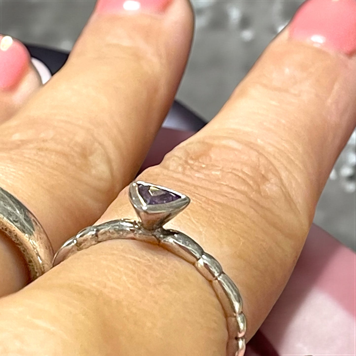 Anello fedina in argento 925 con cristallo viola a brillante