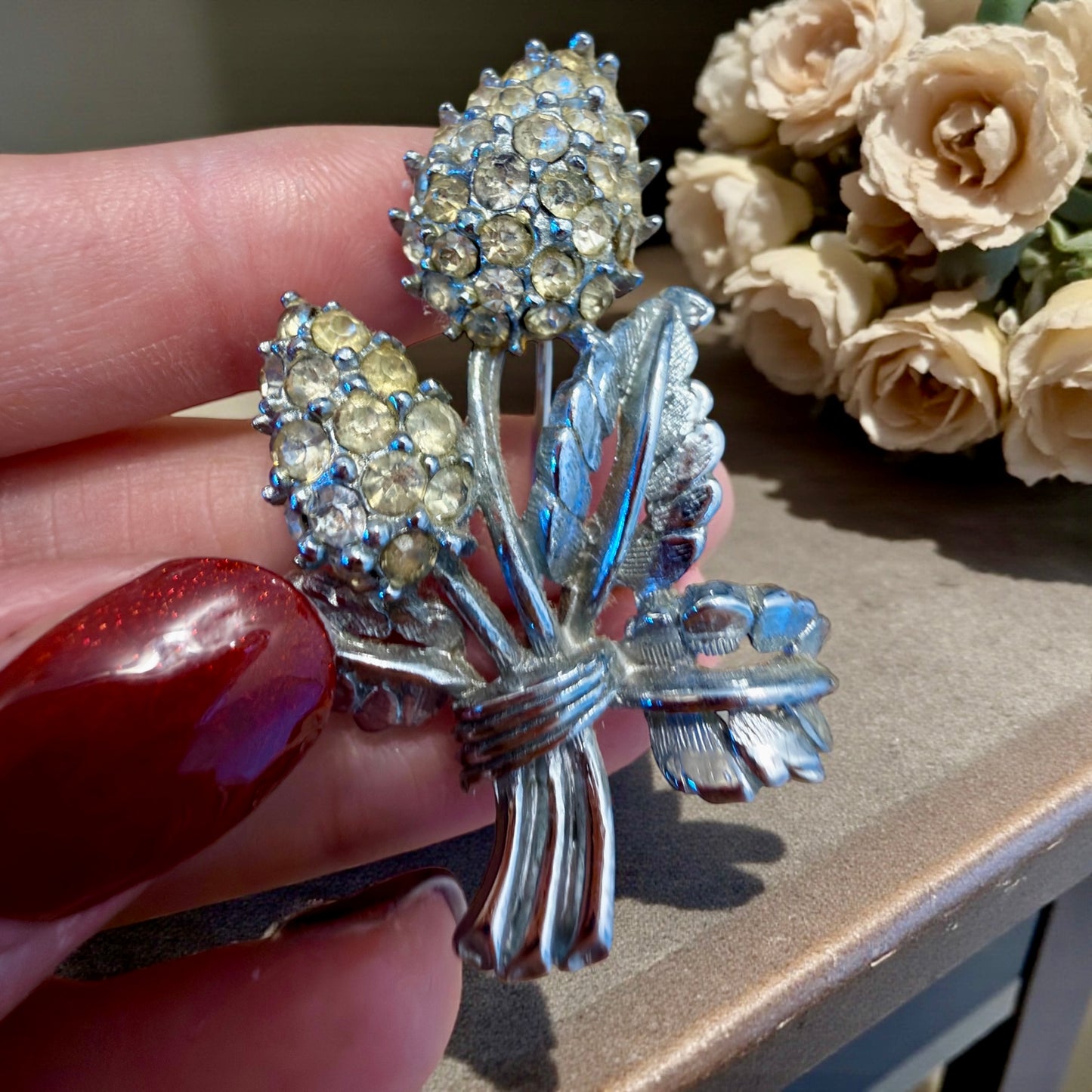 Spilla gioiello anni ‘40 con cristalli miele, infiorescenza di trifoglio