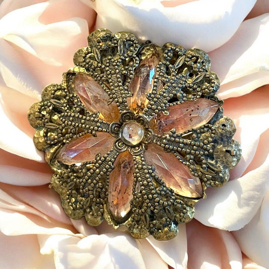 Spilla di bigiotteria francese anni ‘30-‘40 con inserti color pesca