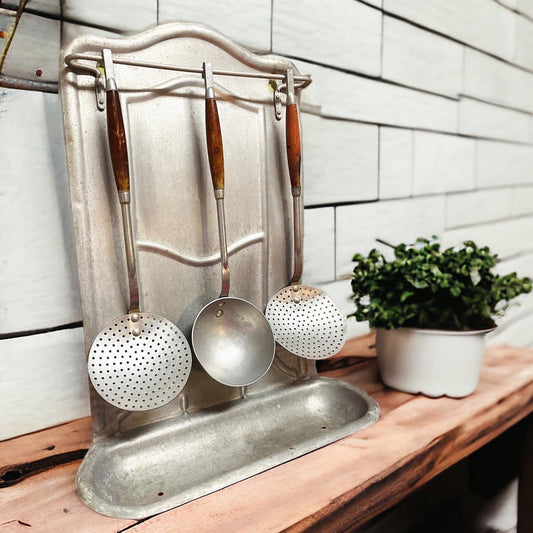 Provencal kitchen support with ladles