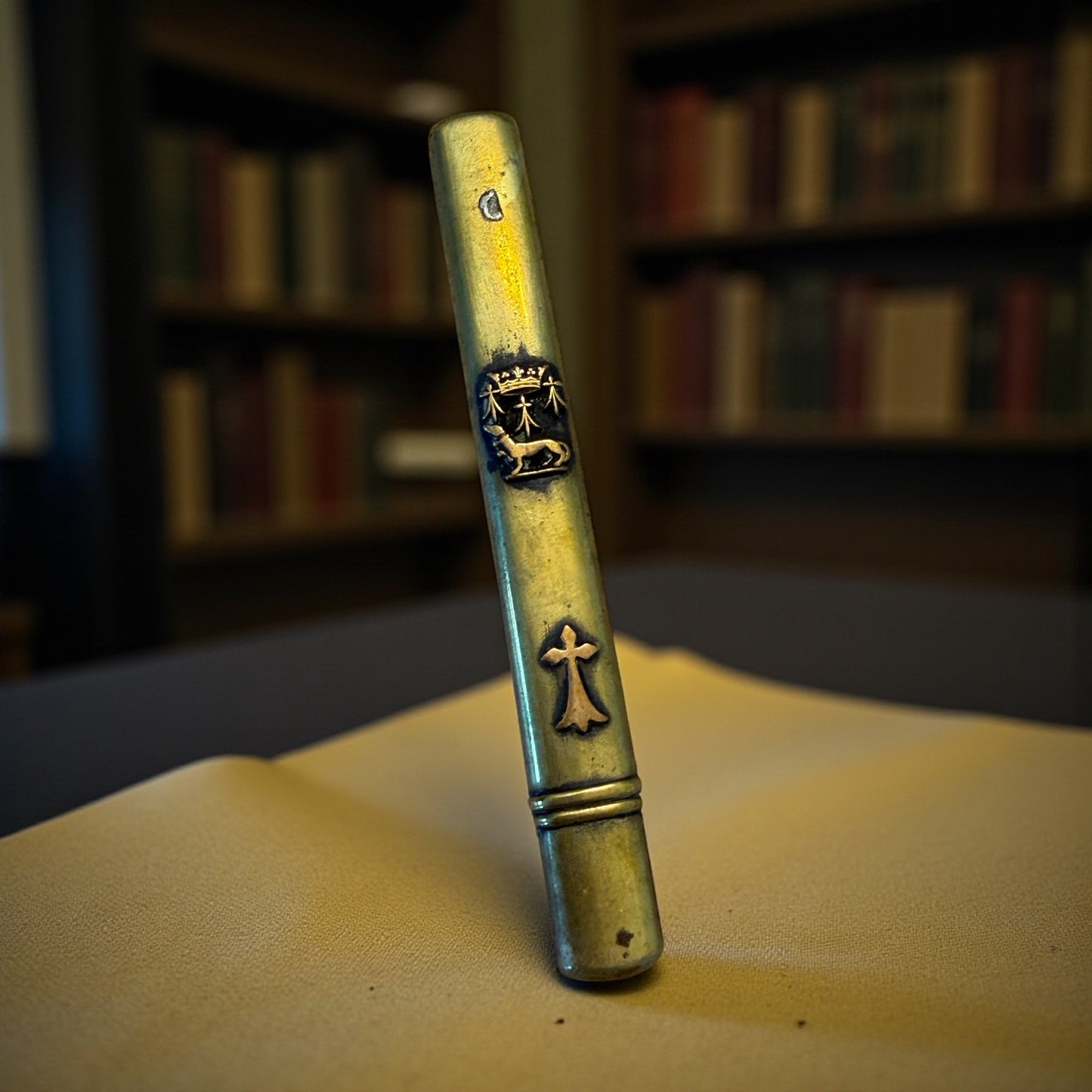 Porte crayon francese fine ‘800 primi ‘900 con stemma nobiliare e croce