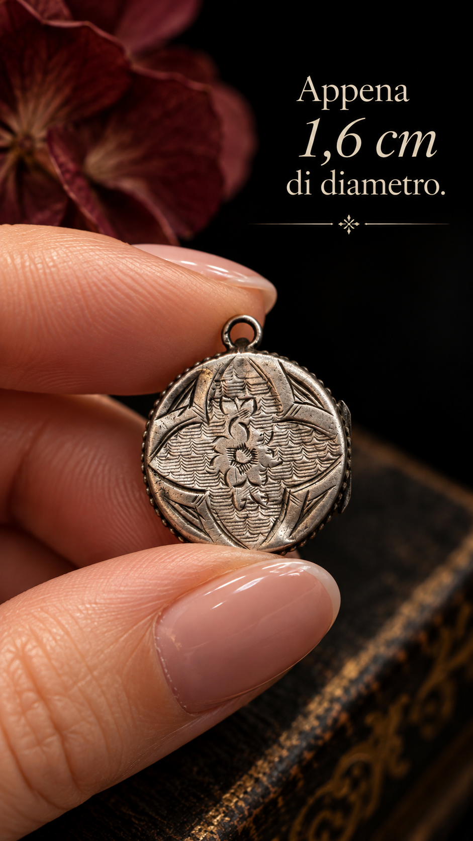 Antico locket in argento massiccio pendente porta foto inciso con foto epoca fine ‘800 primi ‘900