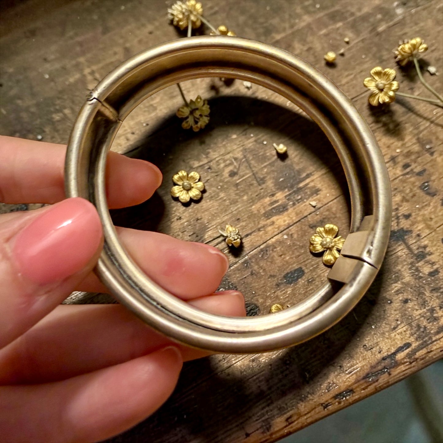 Bracciale in argento massiccio antico, fine ‘800 primo ‘900 con fiori placcati oro
