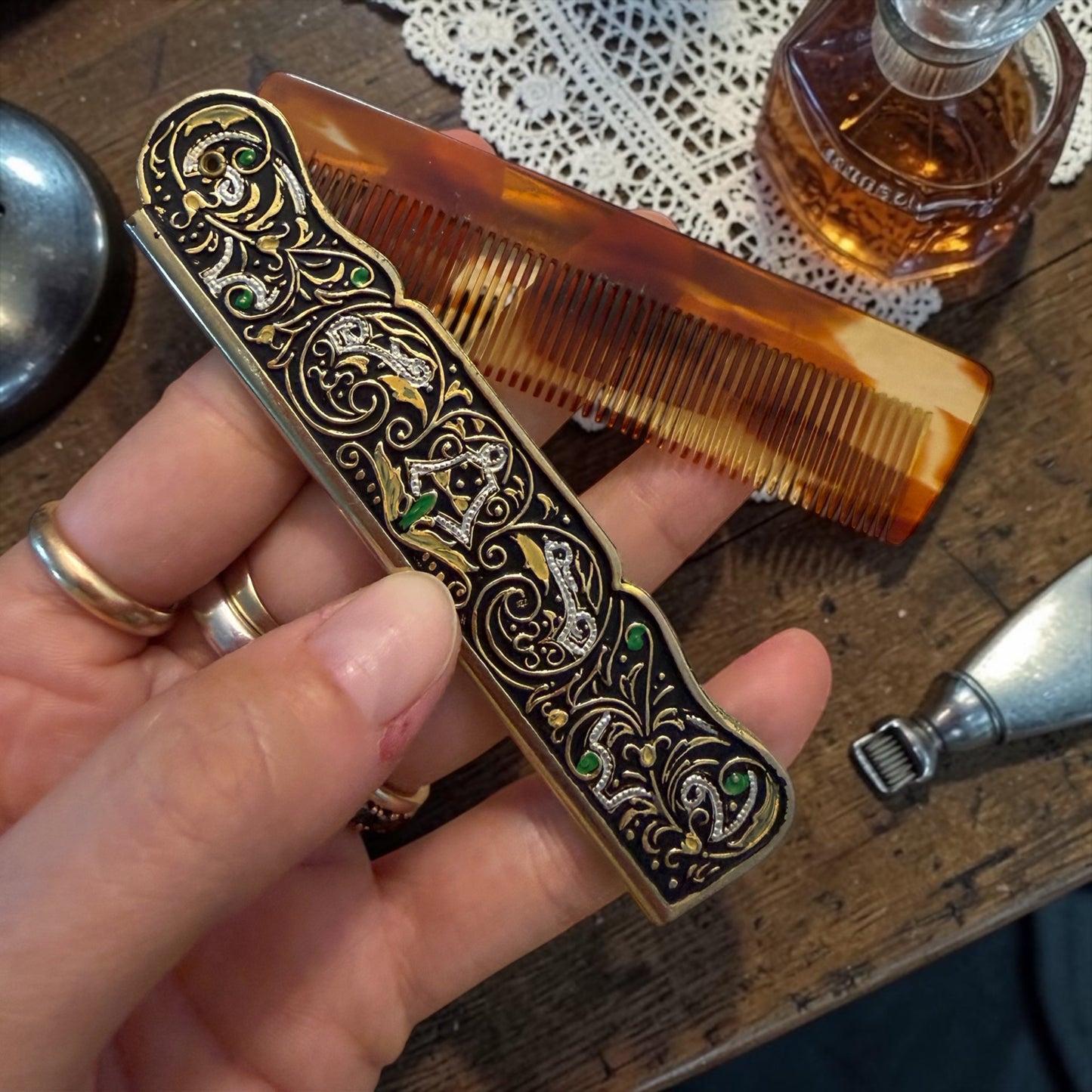 Pettine da taschino con custodia decorata, anni ‘50-‘60 per capelli, barba e baffi