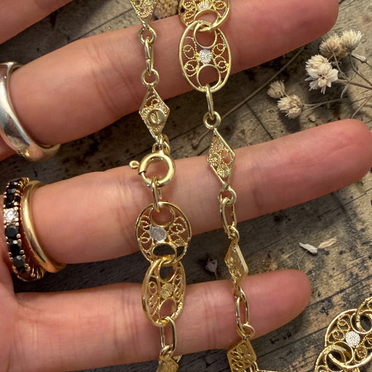 Collana in filigrana di argento e bagno dorato, anni ‘60 ca italiana nuova