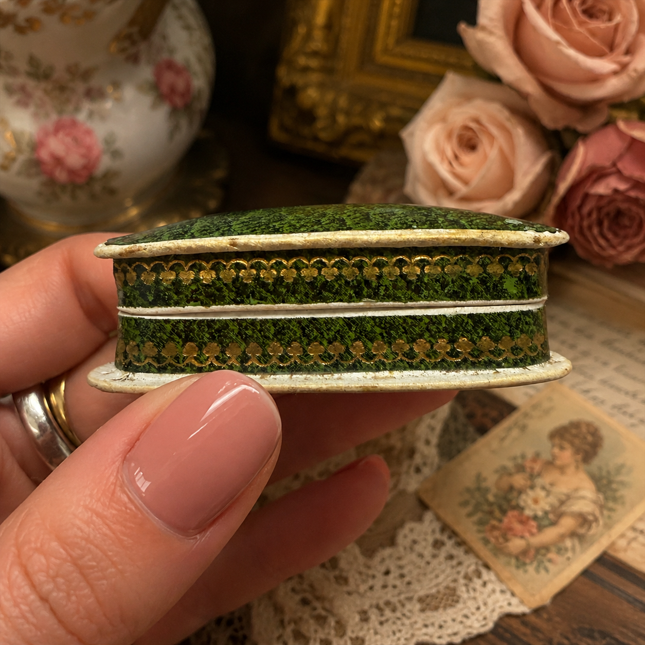 Pendente argentato con cristallo azzurro Liberty in scrigno d’epoca coevo