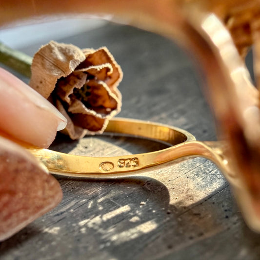 Anello in argento 925 placcato oro con cinque pietre occhio di tigre