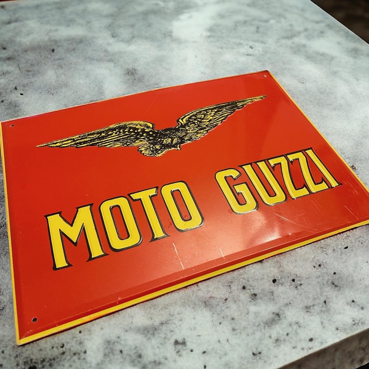 Plaque Métallique Moto Guzzi Vintage - Déco Murale 20x30 cm Cadeau Motard Plaque Métallique Moto Guzzi Vintage - Déco Murale 20x30 cm Cadeau Motard