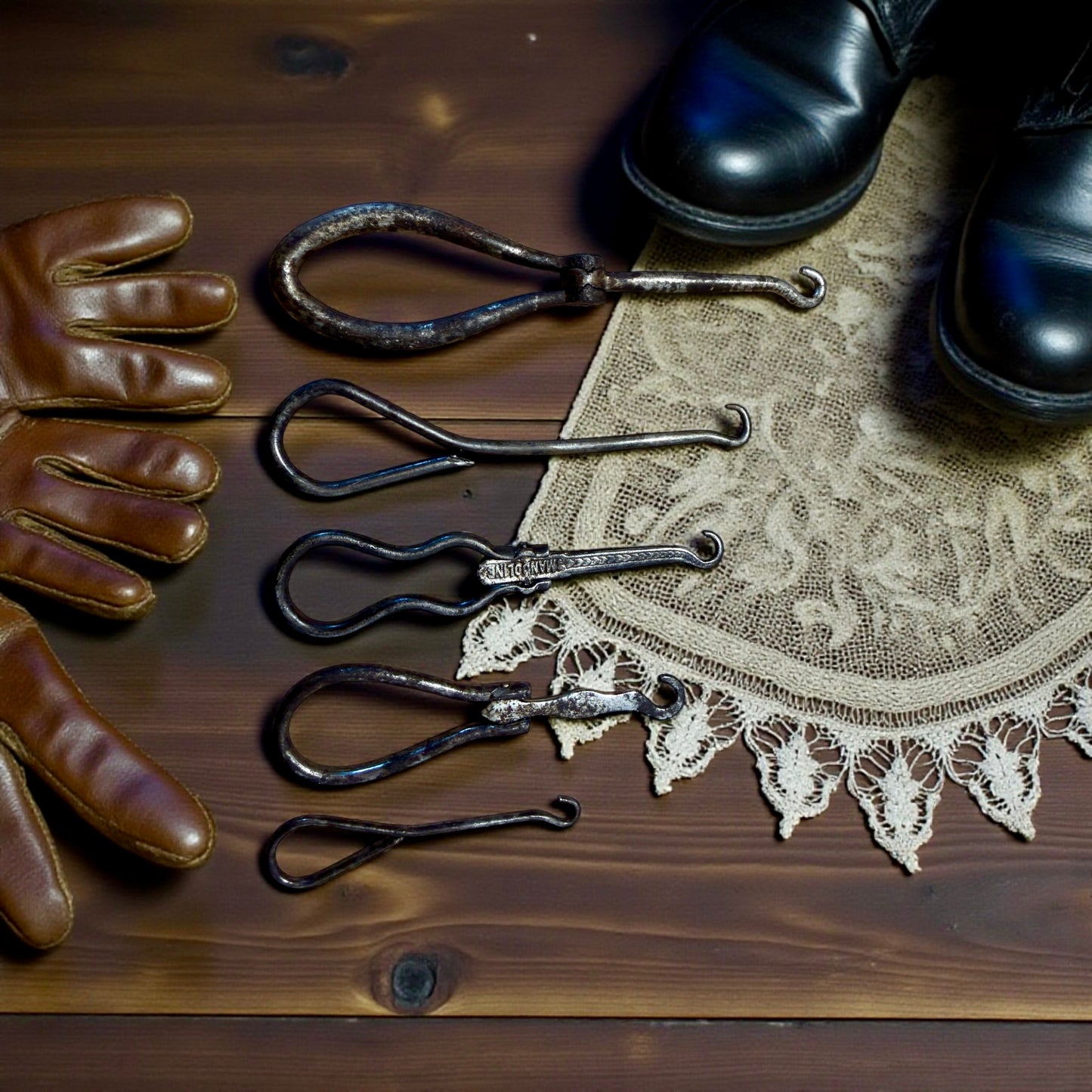 Lotto di n. 5 botton hooks ganci per allacciare guanti e stivaletti, 1900 ca