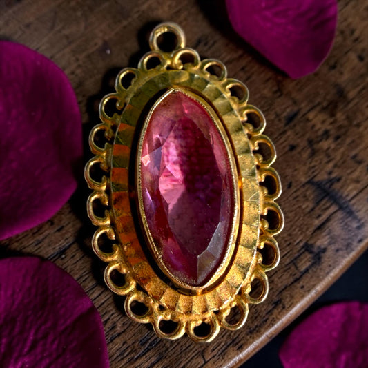 Ciondolo pendente rosa intenso con cornice placcata oro basso, 60s