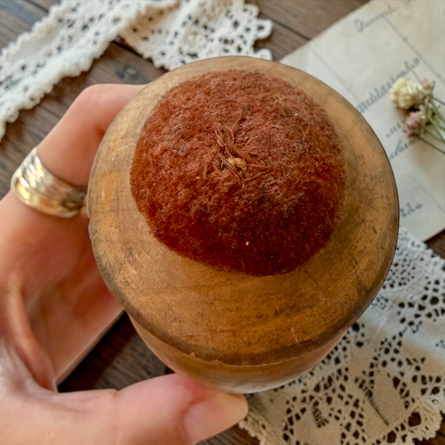 Antico pin cushion puntaspilli da tavolo per sarte e modiste, primissimo ‘900