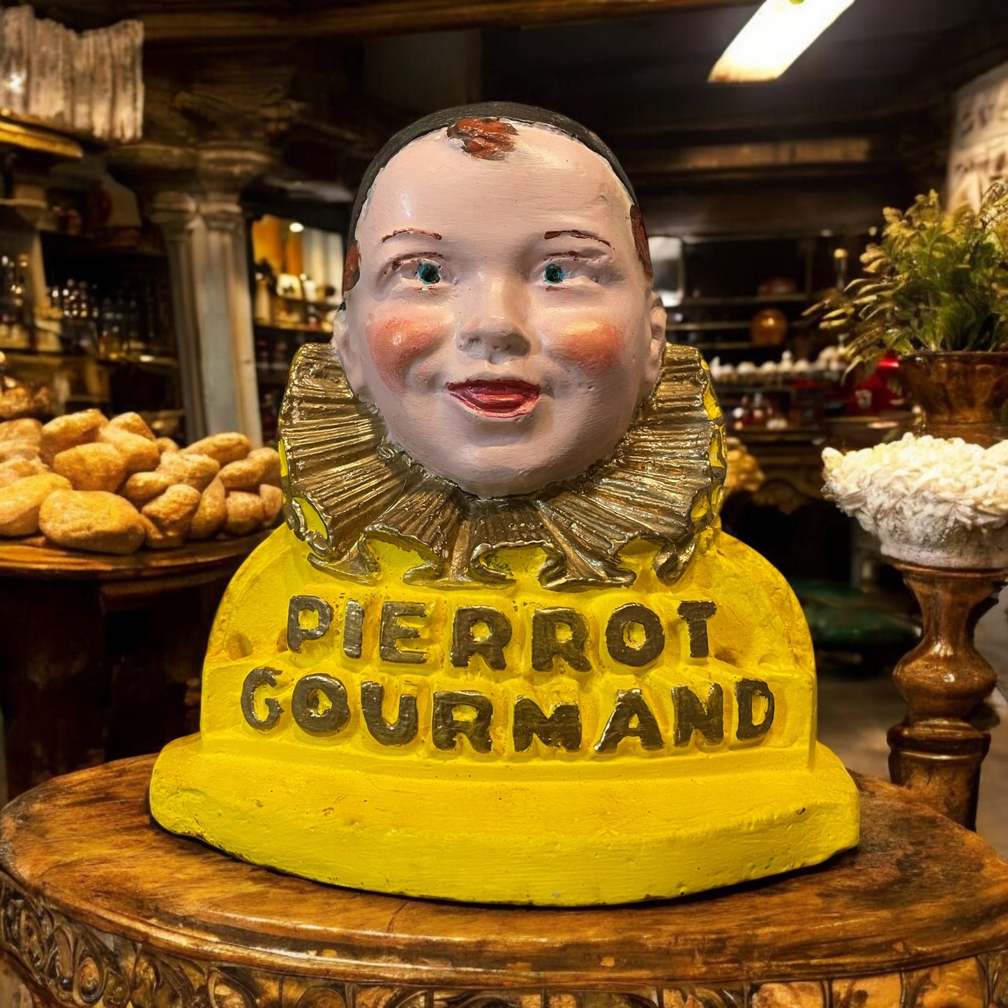 Pierrot Gourmand in gesso giallo espositore lecca lecca