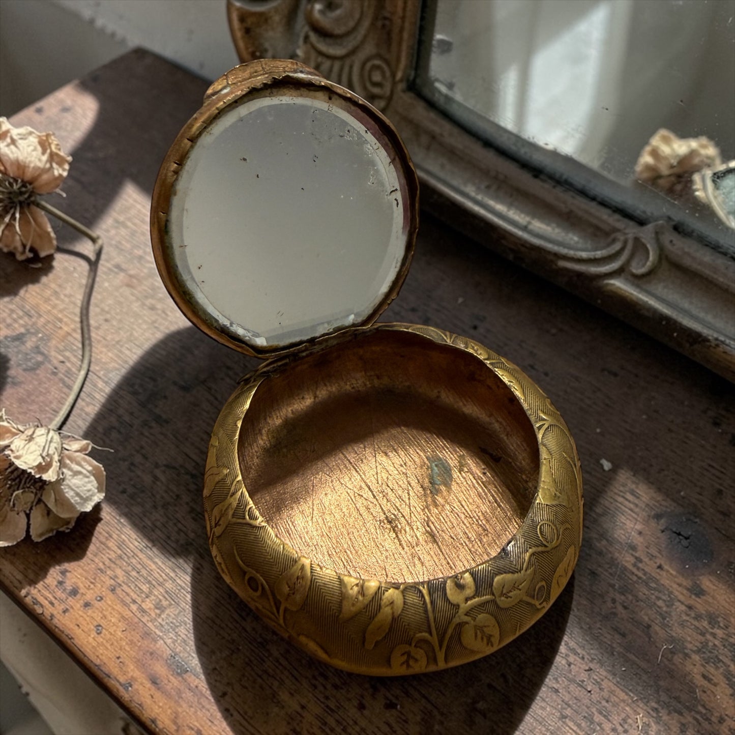 Porta cipria poudrier da viaggio fine ‘800 primo ‘900 guilloché con campanellini