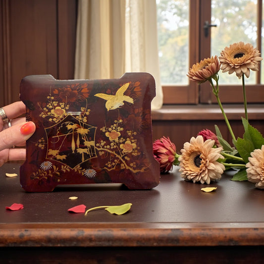 Cofanetto laccato Giapponese primo quarto ‘900 con doppia decorazione, interna ed esterna