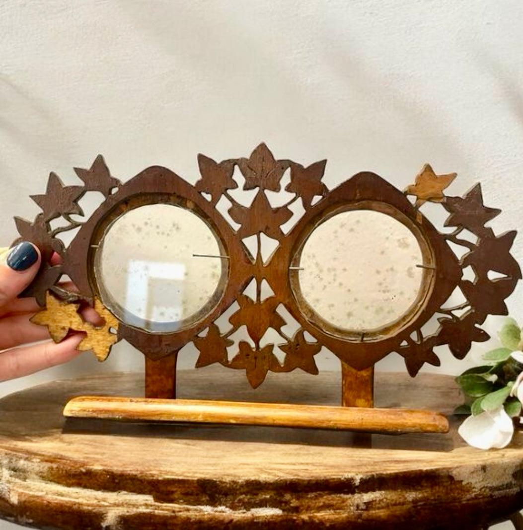 Cornice antica fine ‘800 in legno motivo fitomorfo con vetri originali, area alpina