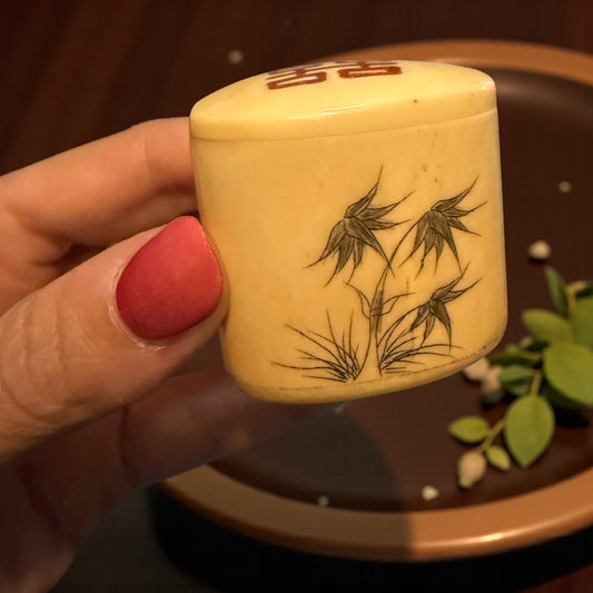 Scatola nuziale in osso cinese per pasta di cinabro