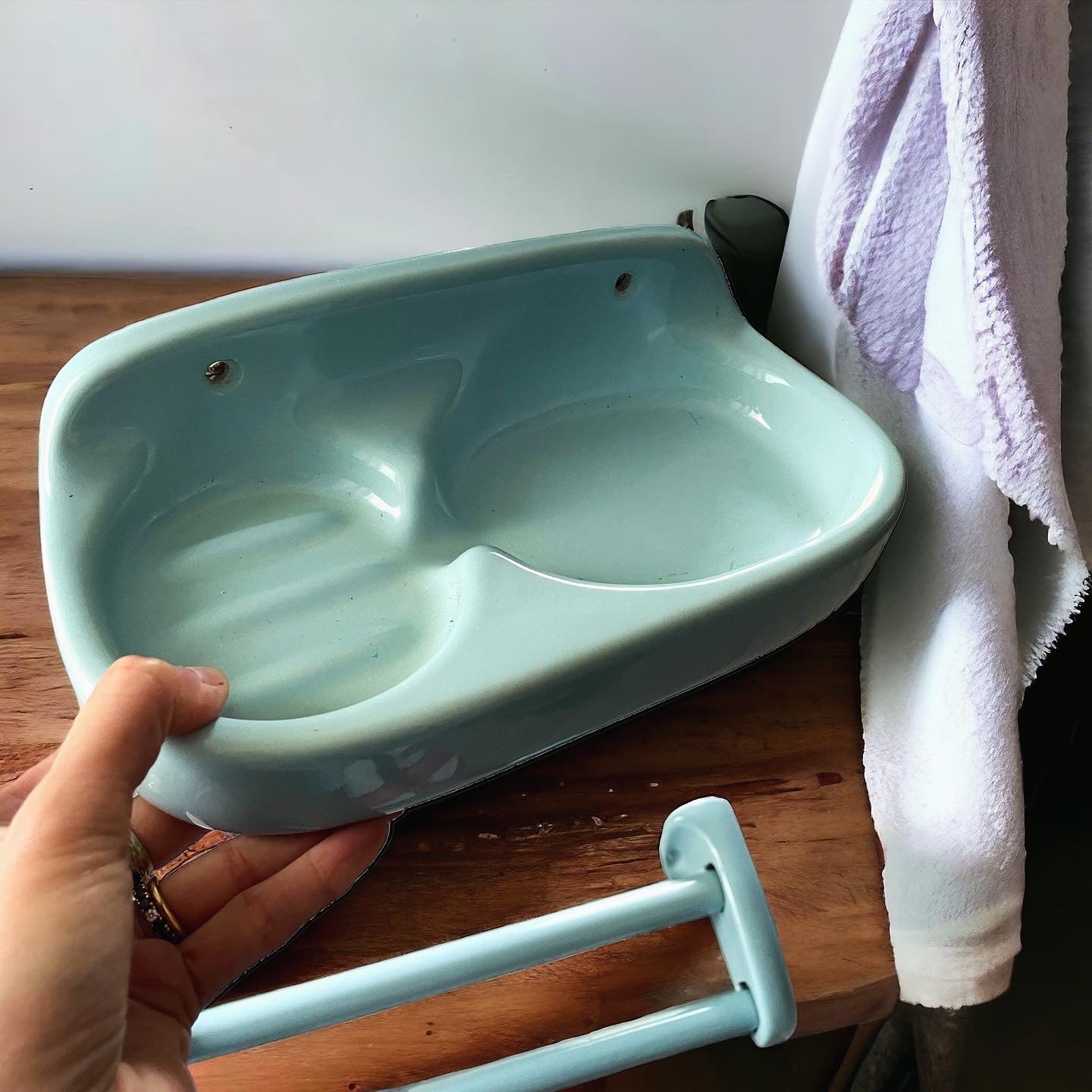 Ceramic bathroom set from the 50s and 60s