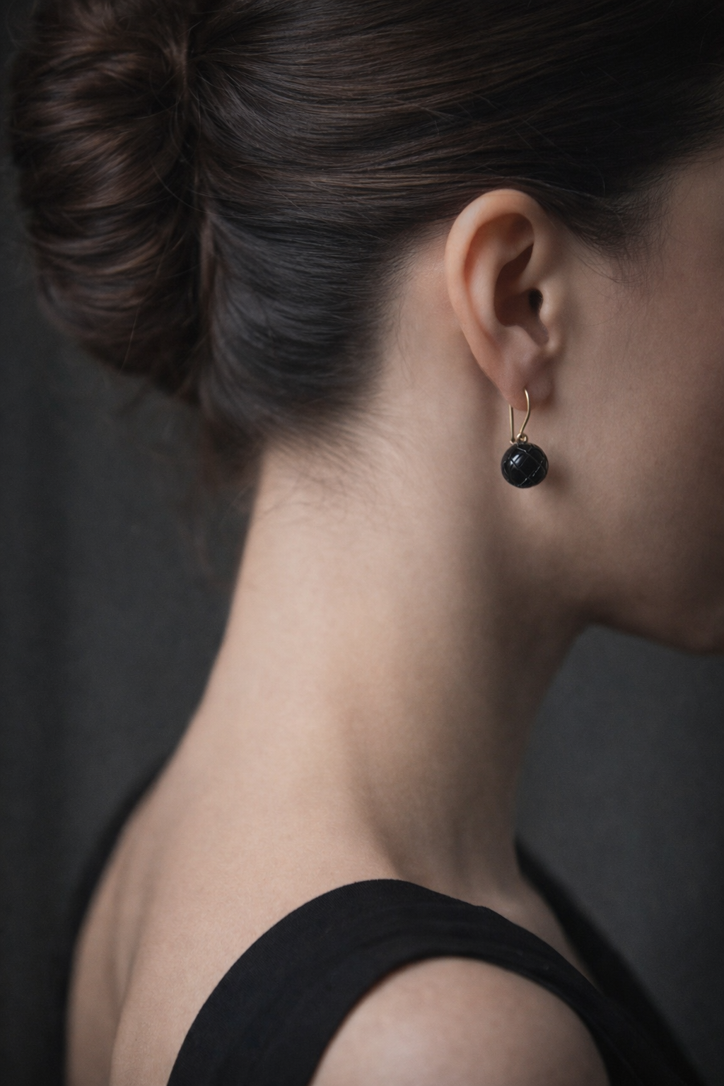 Orecchini da lutto in Jet giaietto ed oro basso, epoca vittoriana