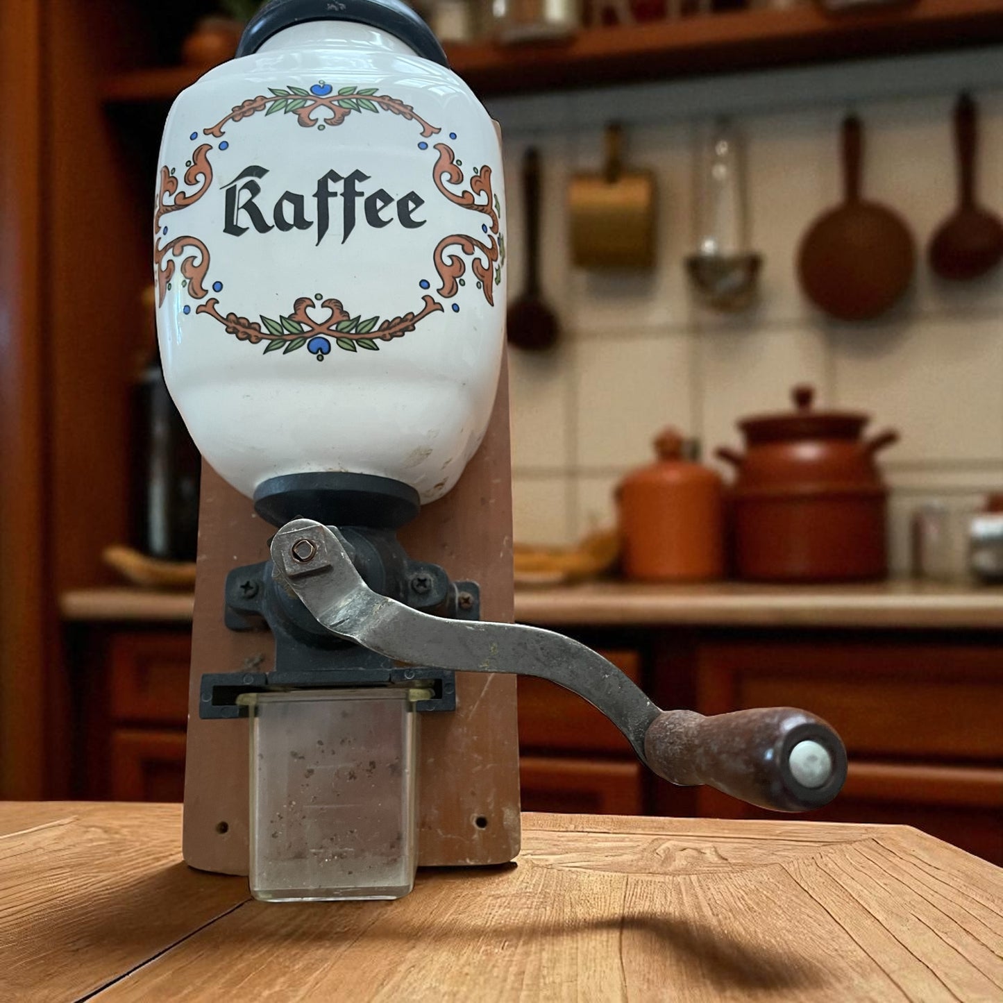 Macina caffè da muro tedesco in ceramica, anni ‘50