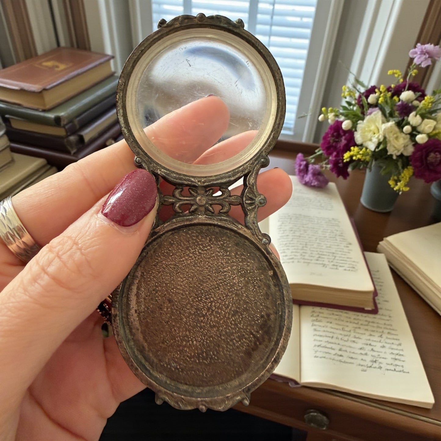 Lente da lettura da scrittoio prima metà ‘900, con scena autopsia settecentesca