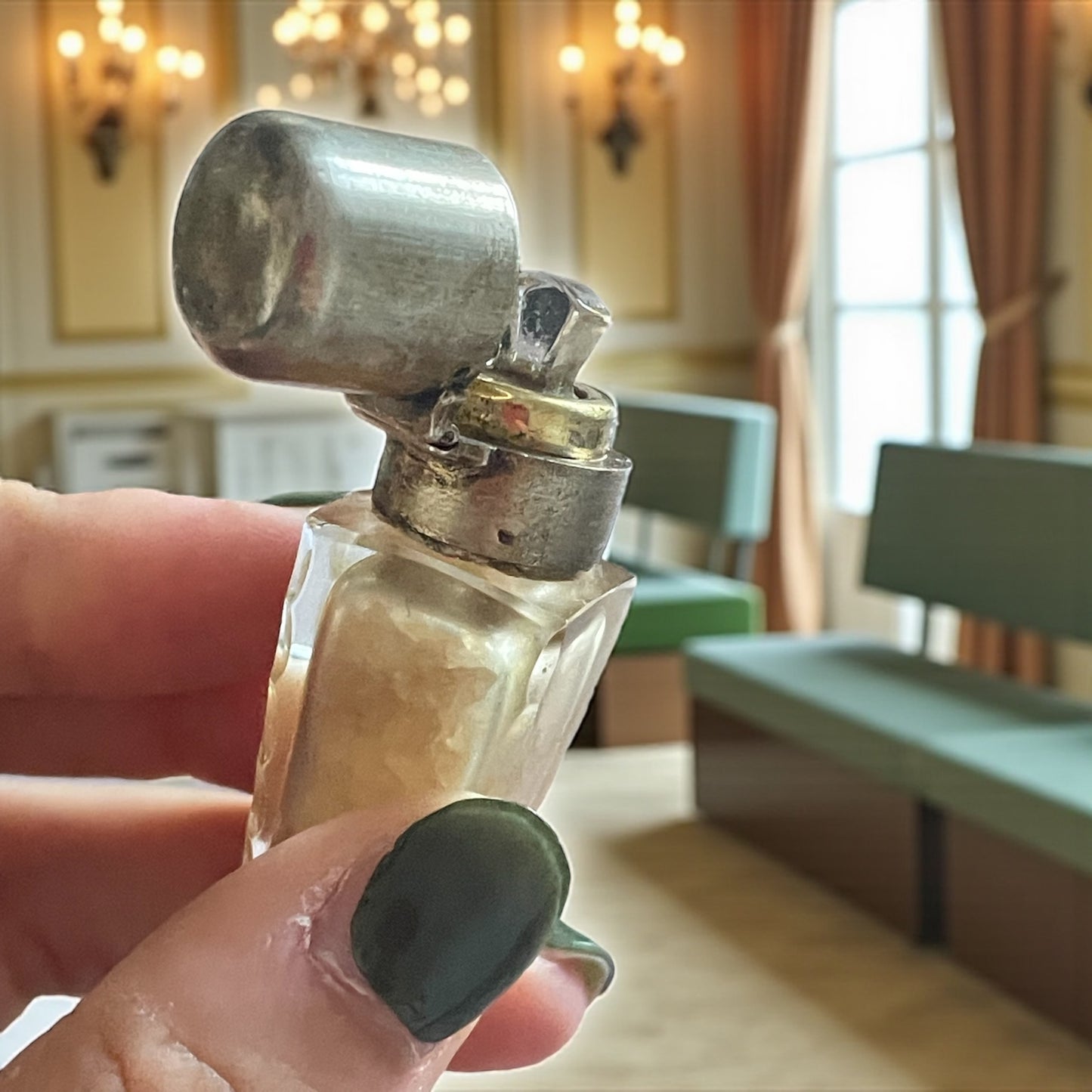 Flacone porta sali, Belle Époque, argento e cristallo con sali originali d’epoca ￼