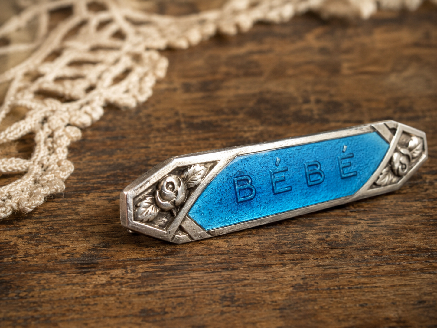 Antica spilla in argento massiccio Art Déco smaltata blu “Bébé” gioiello da nascita