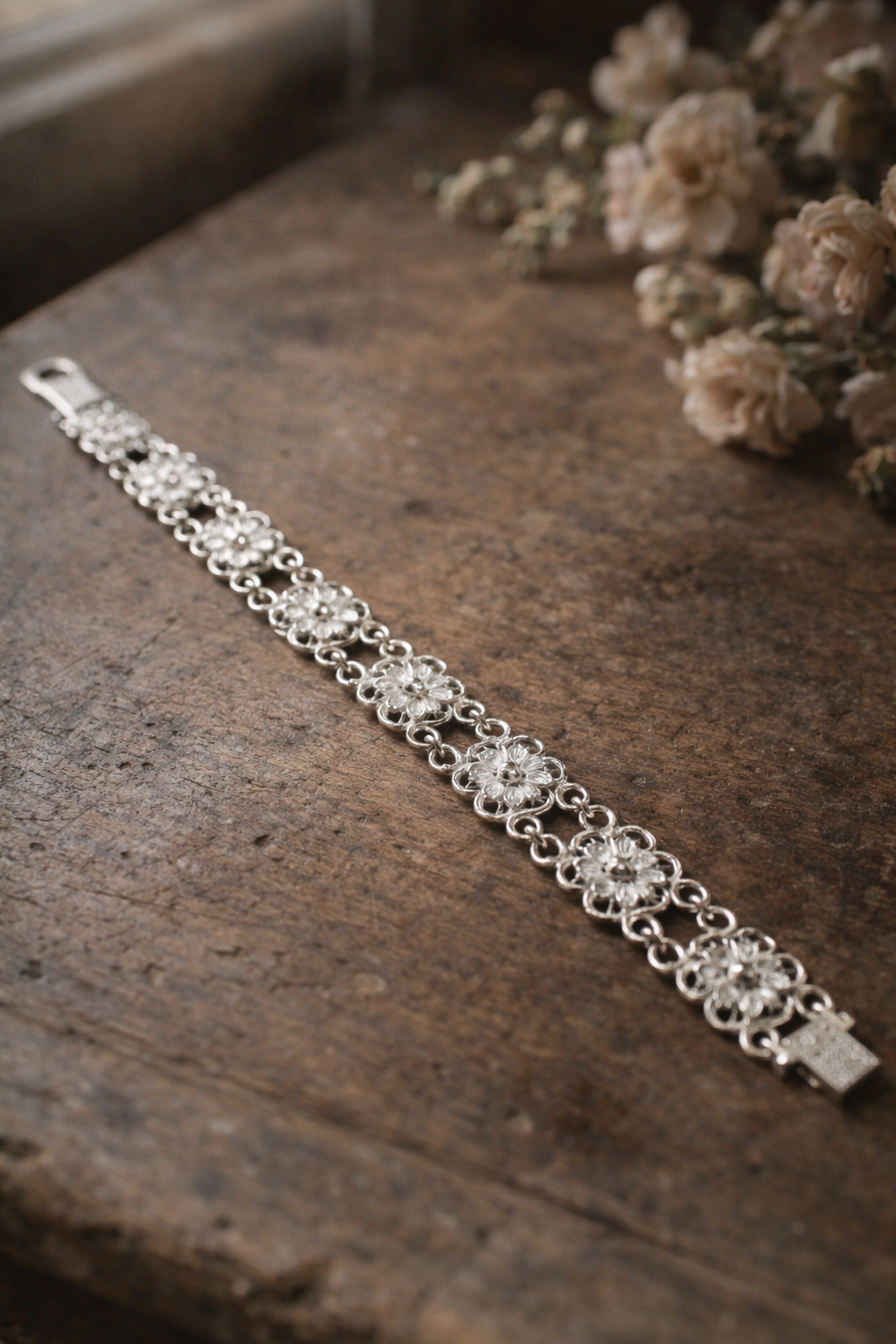 Bracciale anni ‘60 filigrana in argento 800 ad elementi floreali