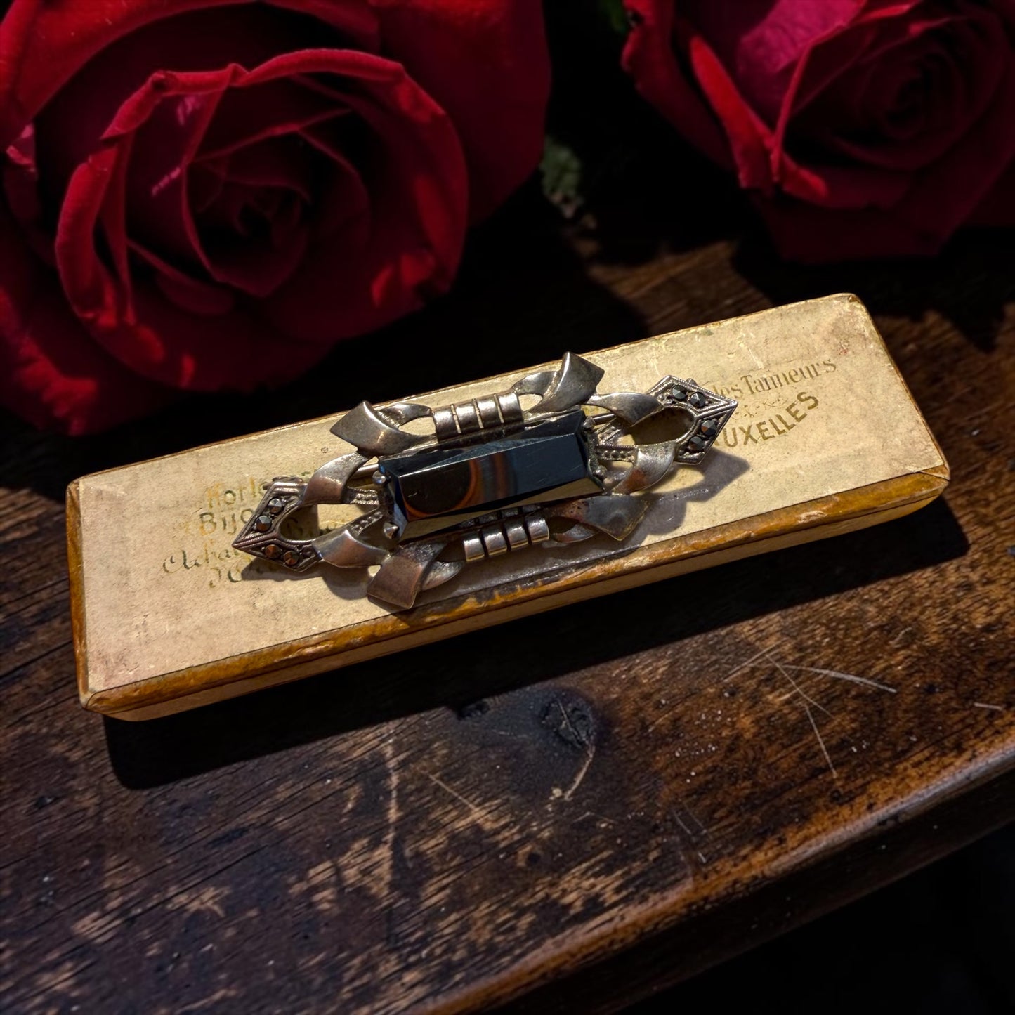 Spilla art déco argento massiccio, marcasiti ed ematite in custodia originale d’epoca