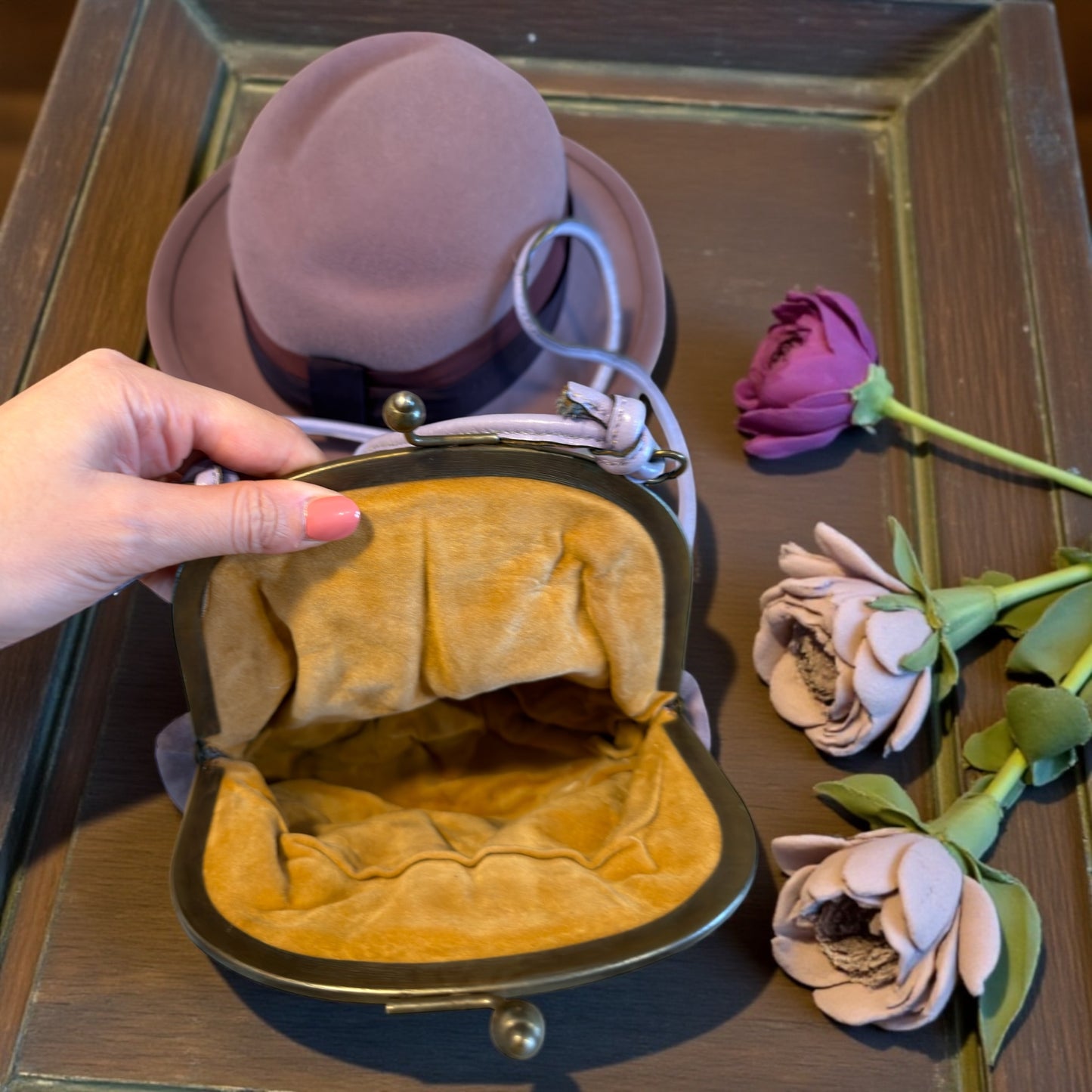 Set cappello e borsetta color malva anni ‘40