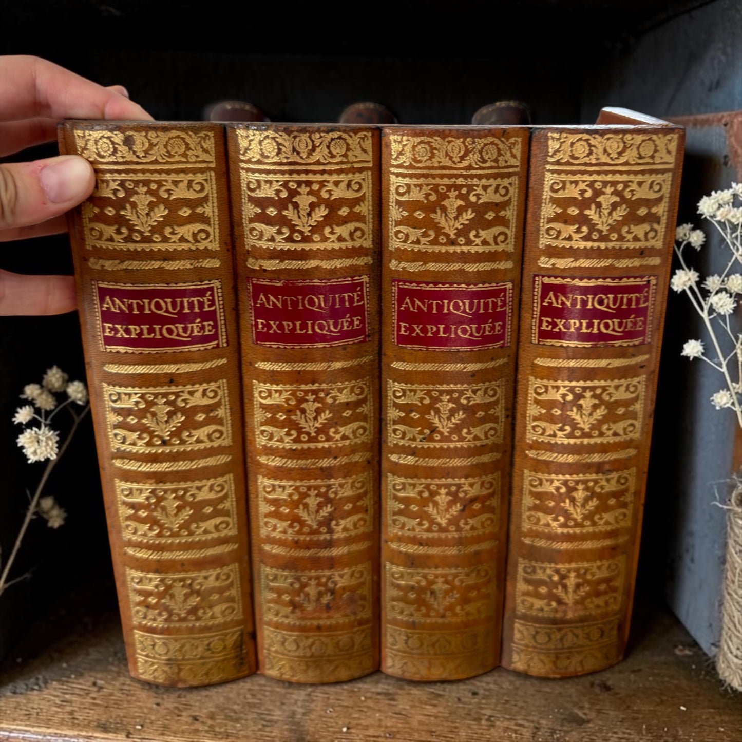 Tantalus anni ‘40, nascondiglio porta liquori a guisa di libri antichi