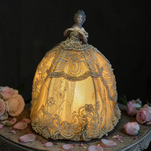Half doll lampada d’epoca vintage funzionante con ampio abito in pizzo e perle