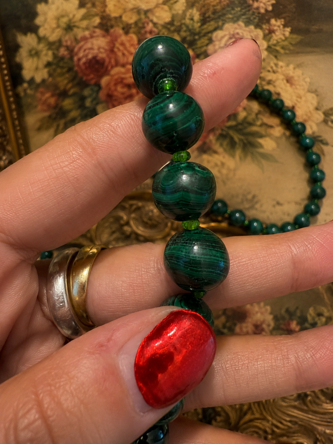Collana anni ‘50 con chiusura a barilotto in perle degradé di malachite