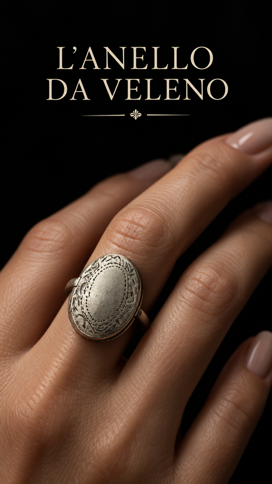 Anello in argento con vano segreto, poison ring o locker ring anni ‘40-‘50 inciso