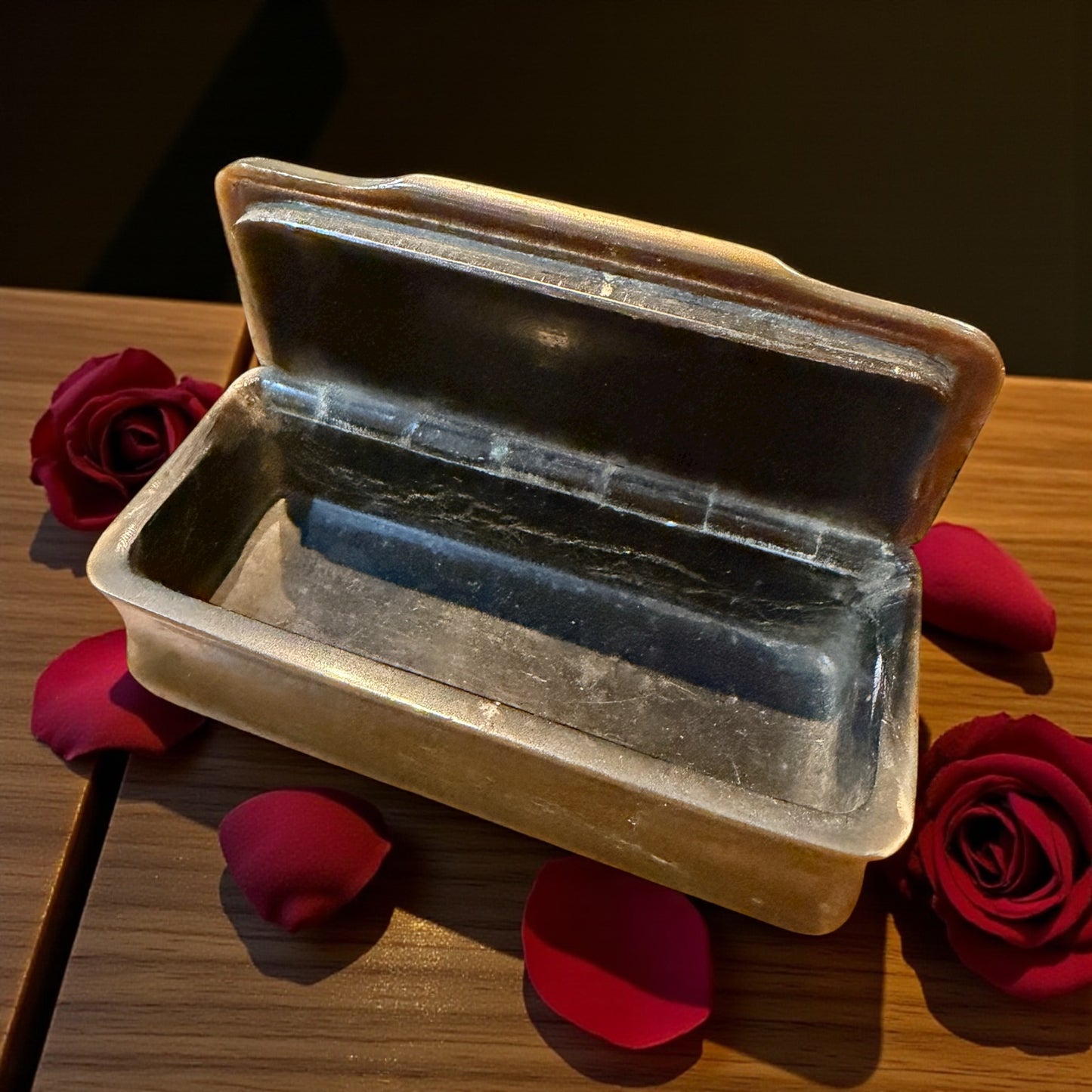 Splendida tabacchiera fine ‘800 in corno con inserti argentati e madreperla gioiello