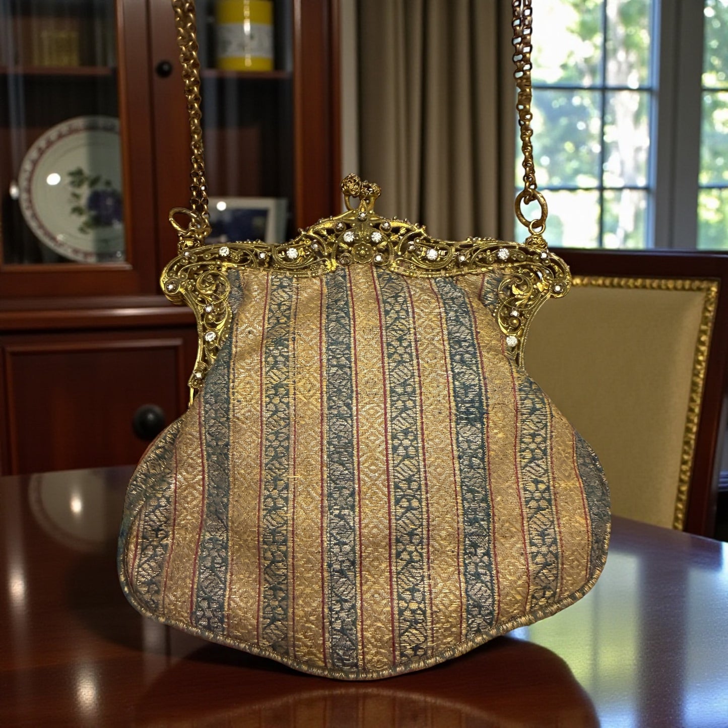 Borsetta gioiello da sera antica, 1900-1915, completa di accessori interni coordinati