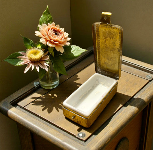 Scatola da barba primo ‘900, ottone e vaschetta in ceramica per crema da rasatura