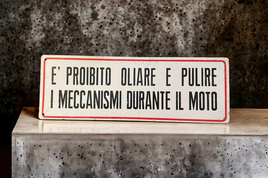 Lamierino industriale Proibito oliare durante il moto