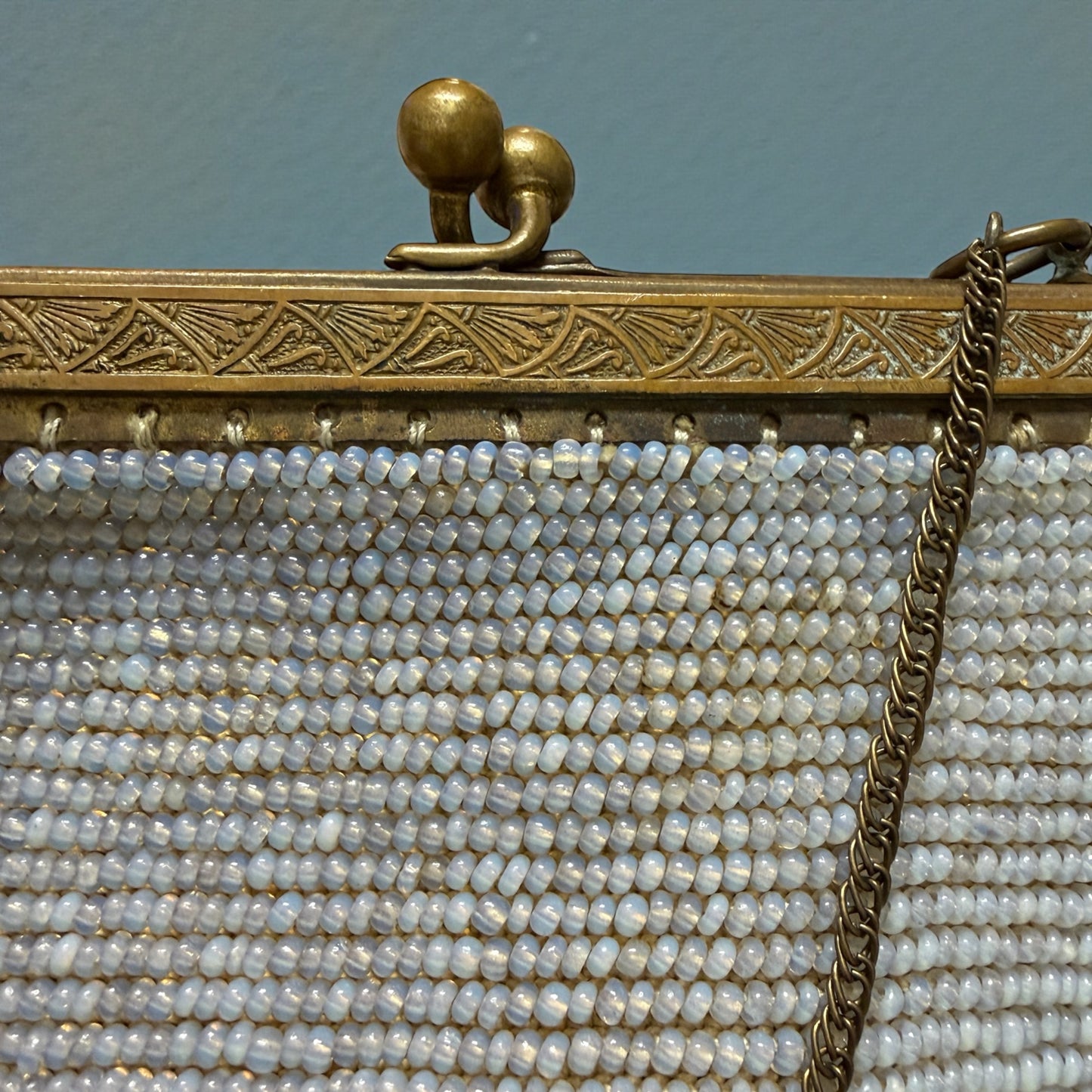 Antica borsetta gioiello da sera in micro perle di vetro, anni 10-20