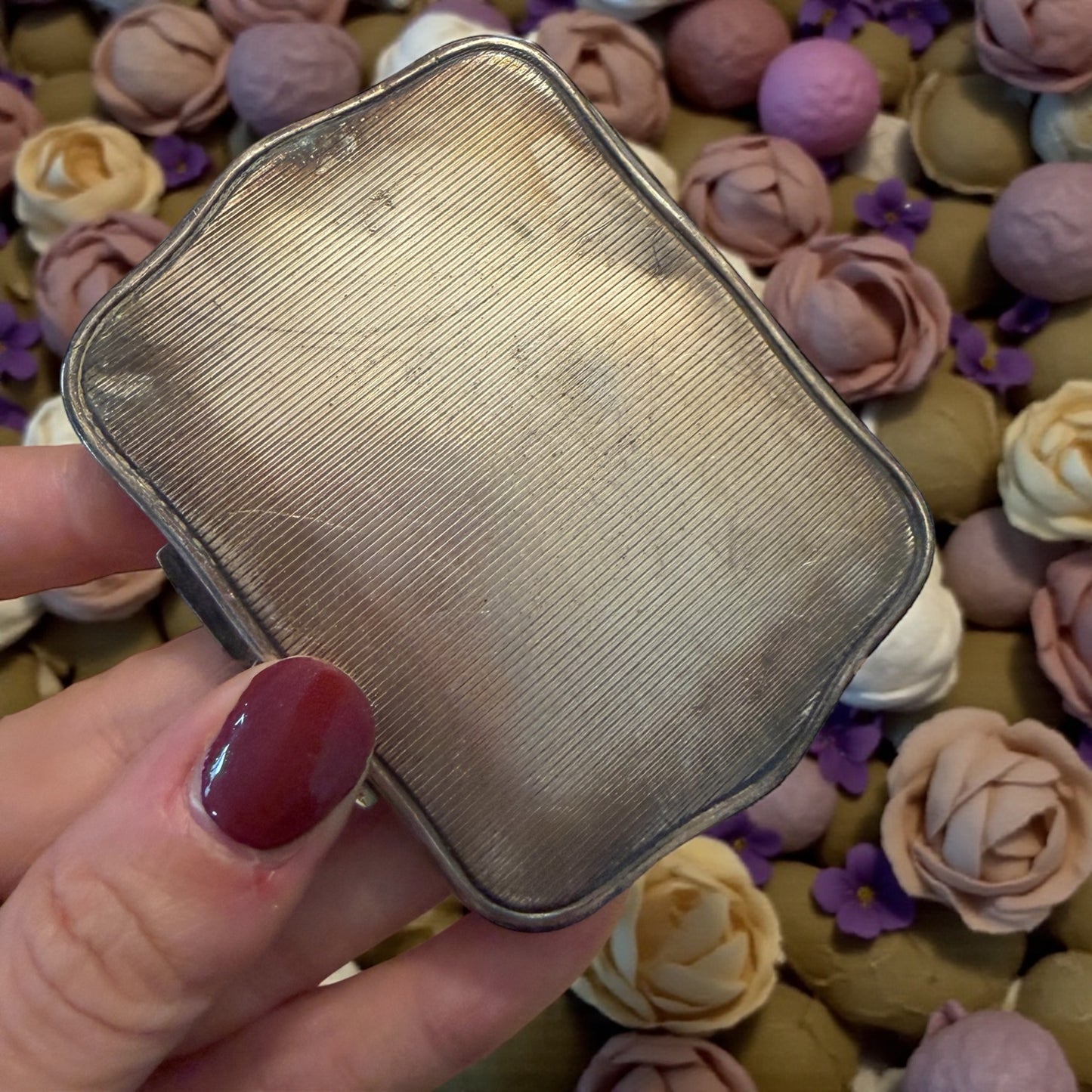 Antico porta cipria placcato argento con piumino d’epoca