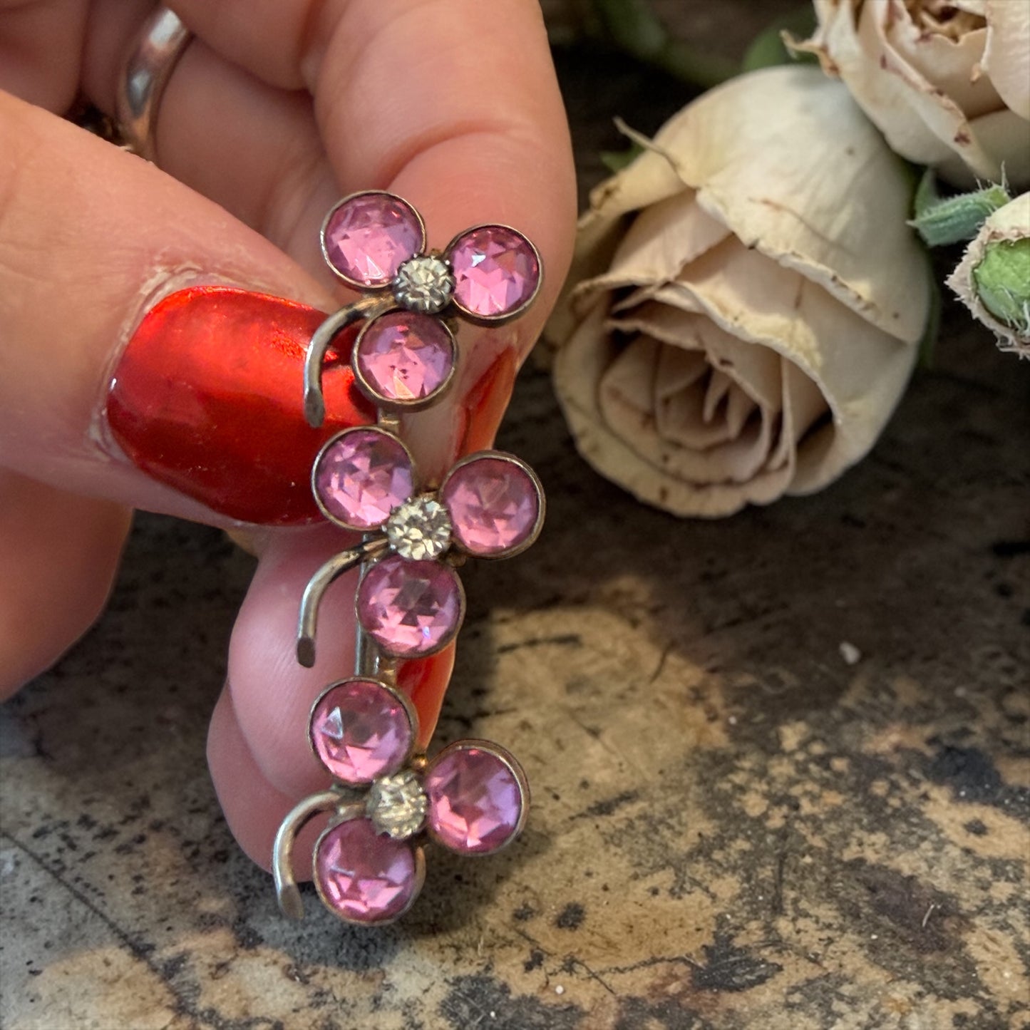 Spilla antica placcata argento con tre trifogli in cristalli sfaccettati, gioielleria Boema