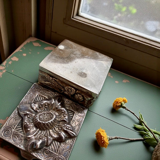 Scatolina scrigno d’argento 925 porta sigilli con decori floreali e spiga