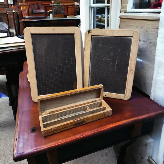 Brocante set 2 blackboards and plumier