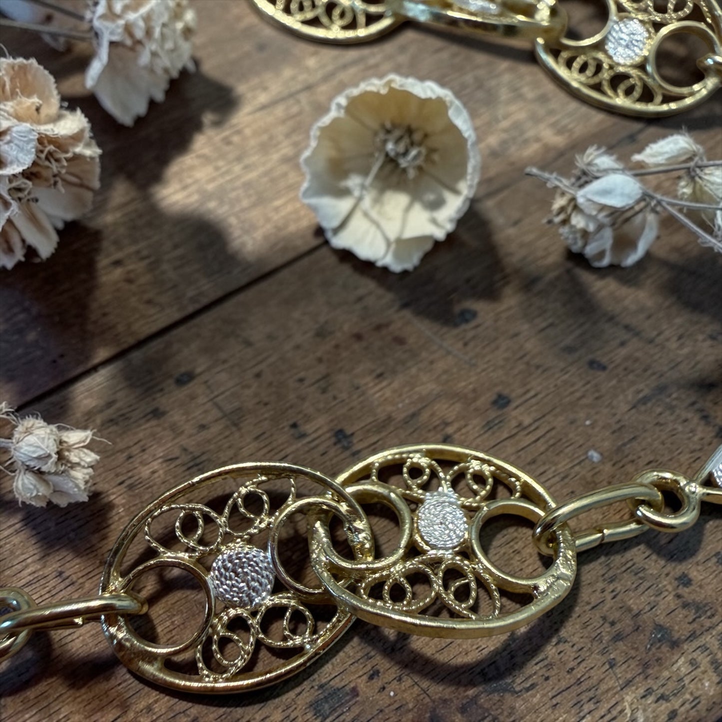 Collana in filigrana di argento e bagno dorato, anni ‘60 ca italiana nuova