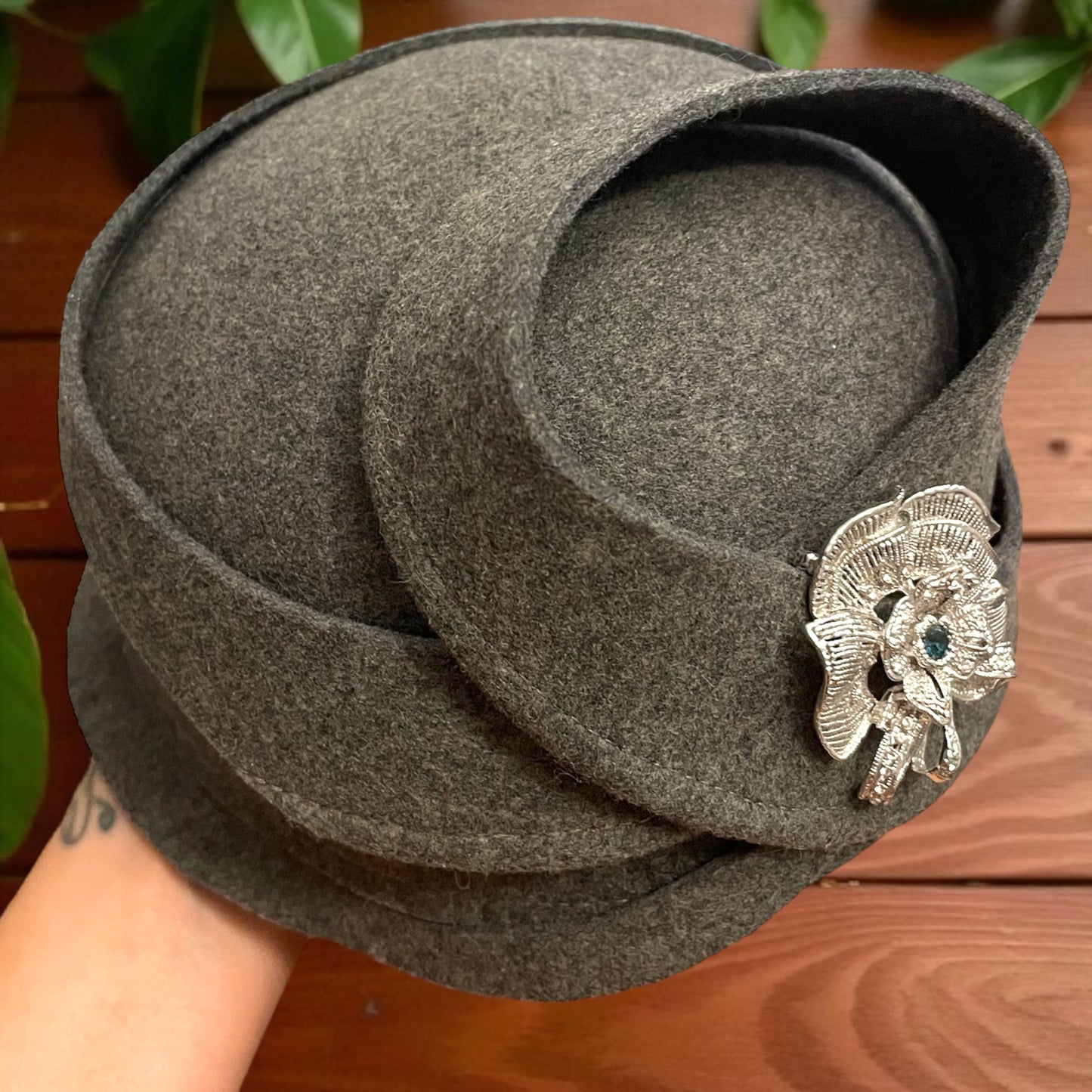 Delizioso cappello cloche anni ‘20 rivisitato da stilista