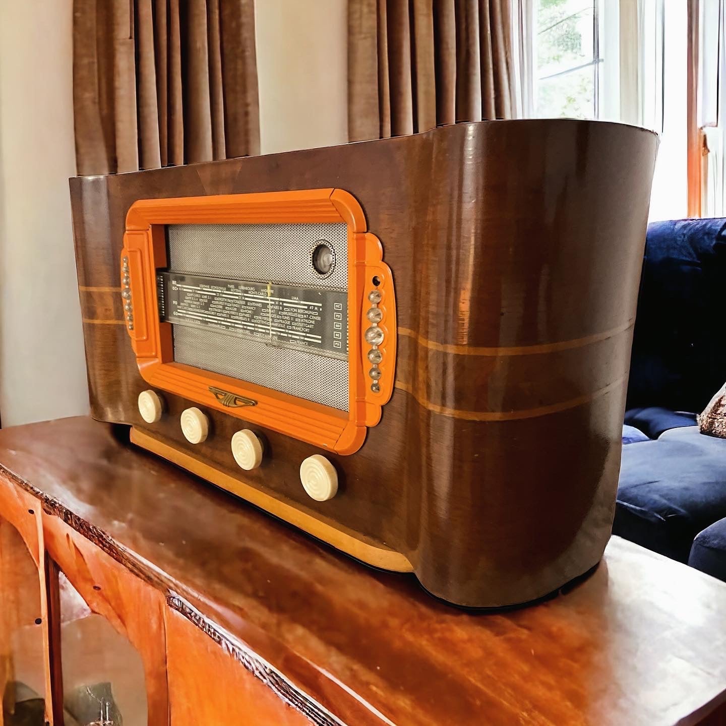 Large 50s modern radio