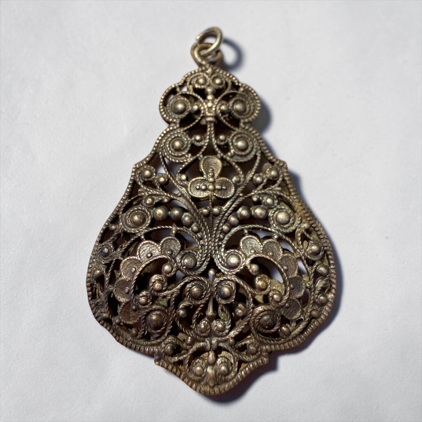 Antico pendente, gioiello, ciondolo placcato argento bifacciale con trifoglio fine ‘800 - primi ‘900