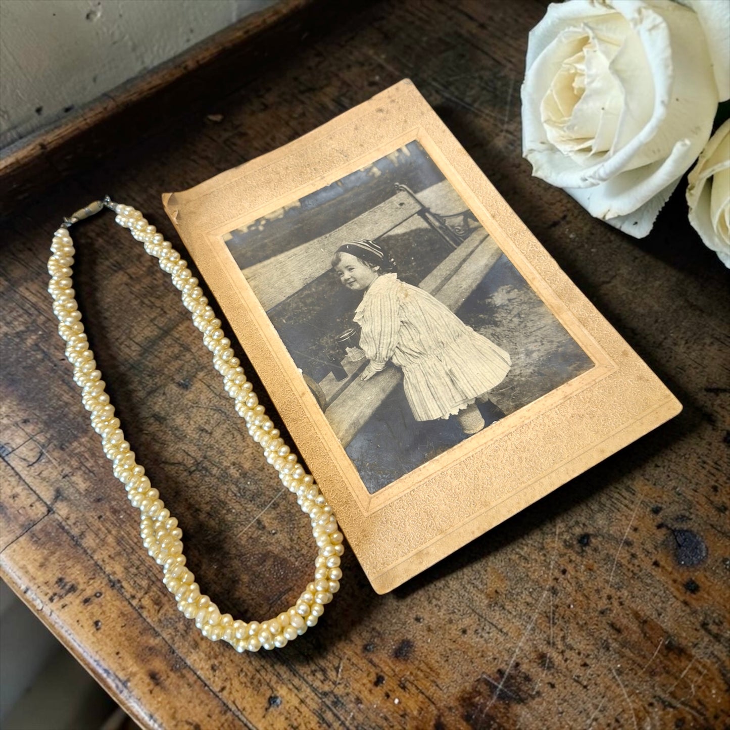 Collana vintage 50s a tre fili di perline torchon, chiusura a barilotto