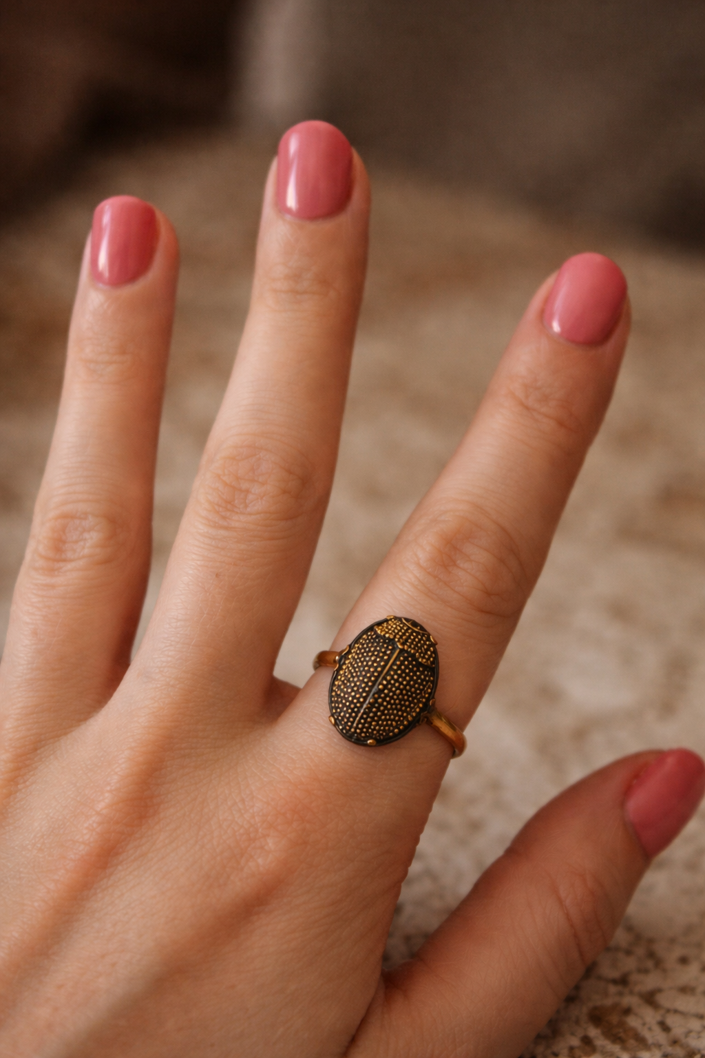 Anello raro vittoriano con scarabeo placcato in oro